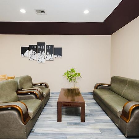צ'אנלוויו Sapphire Inn & Suites מראה חיצוני תמונה
