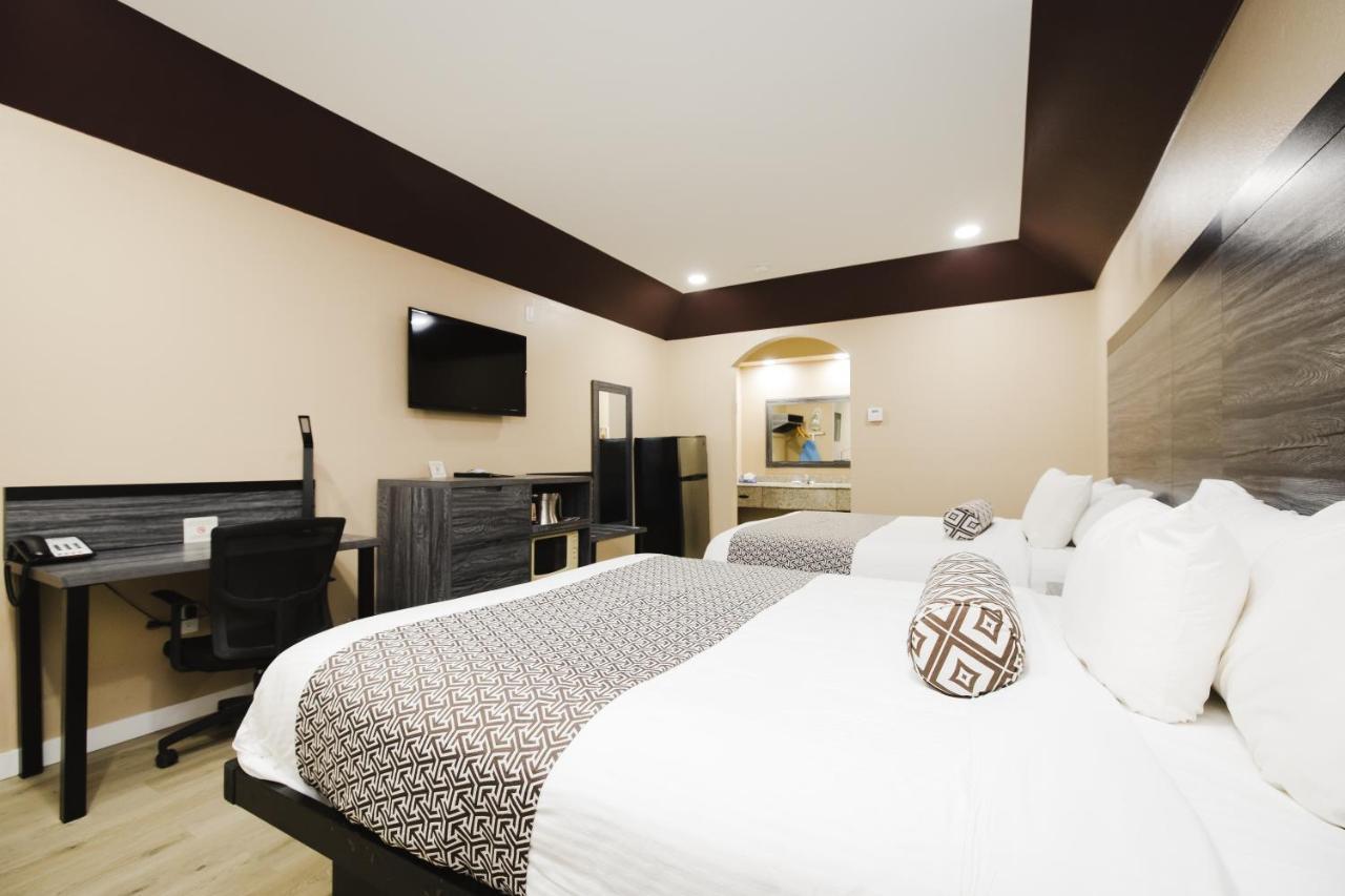 צ'אנלוויו Sapphire Inn & Suites מראה חיצוני תמונה