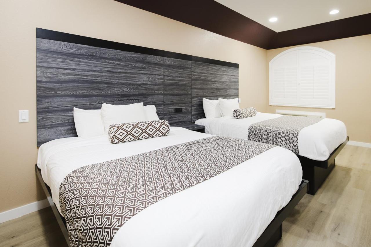 צ'אנלוויו Sapphire Inn & Suites מראה חיצוני תמונה