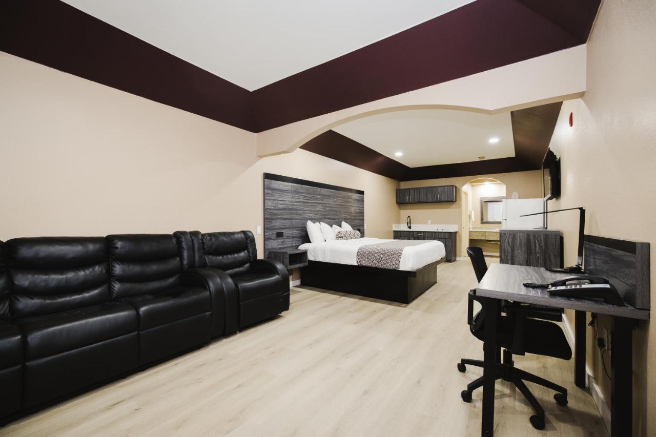 צ'אנלוויו Sapphire Inn & Suites מראה חיצוני תמונה