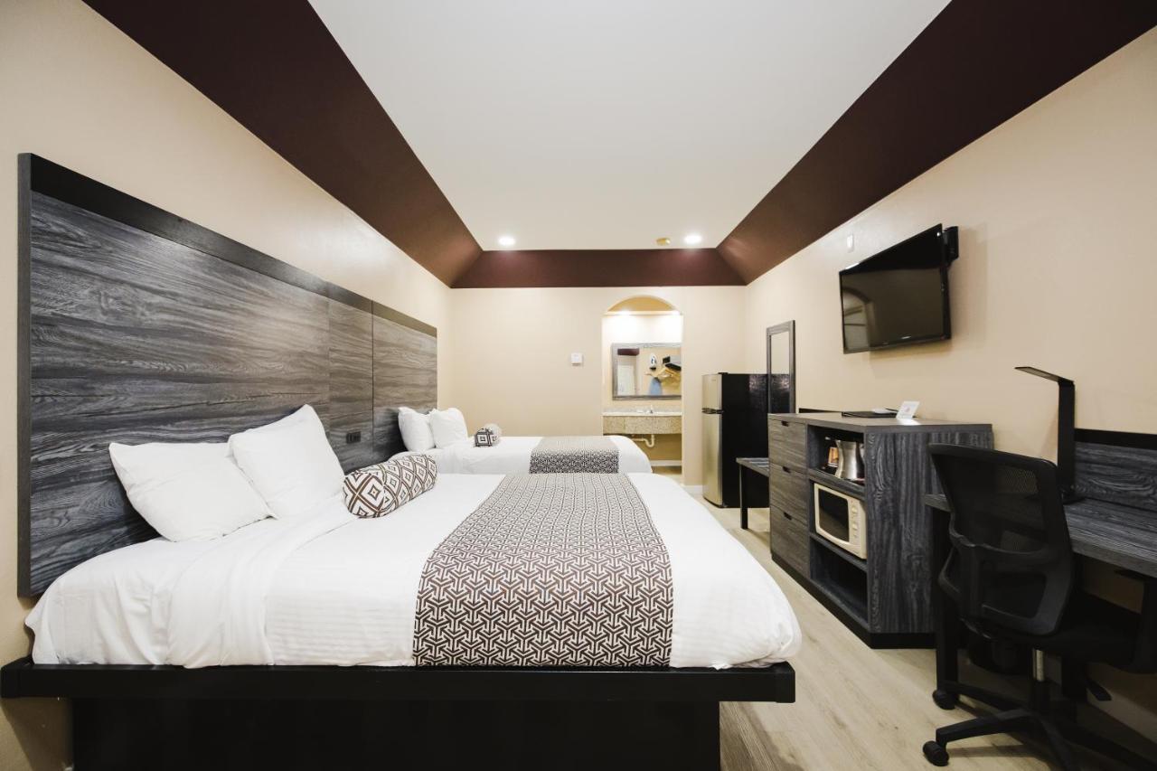 צ'אנלוויו Sapphire Inn & Suites מראה חיצוני תמונה