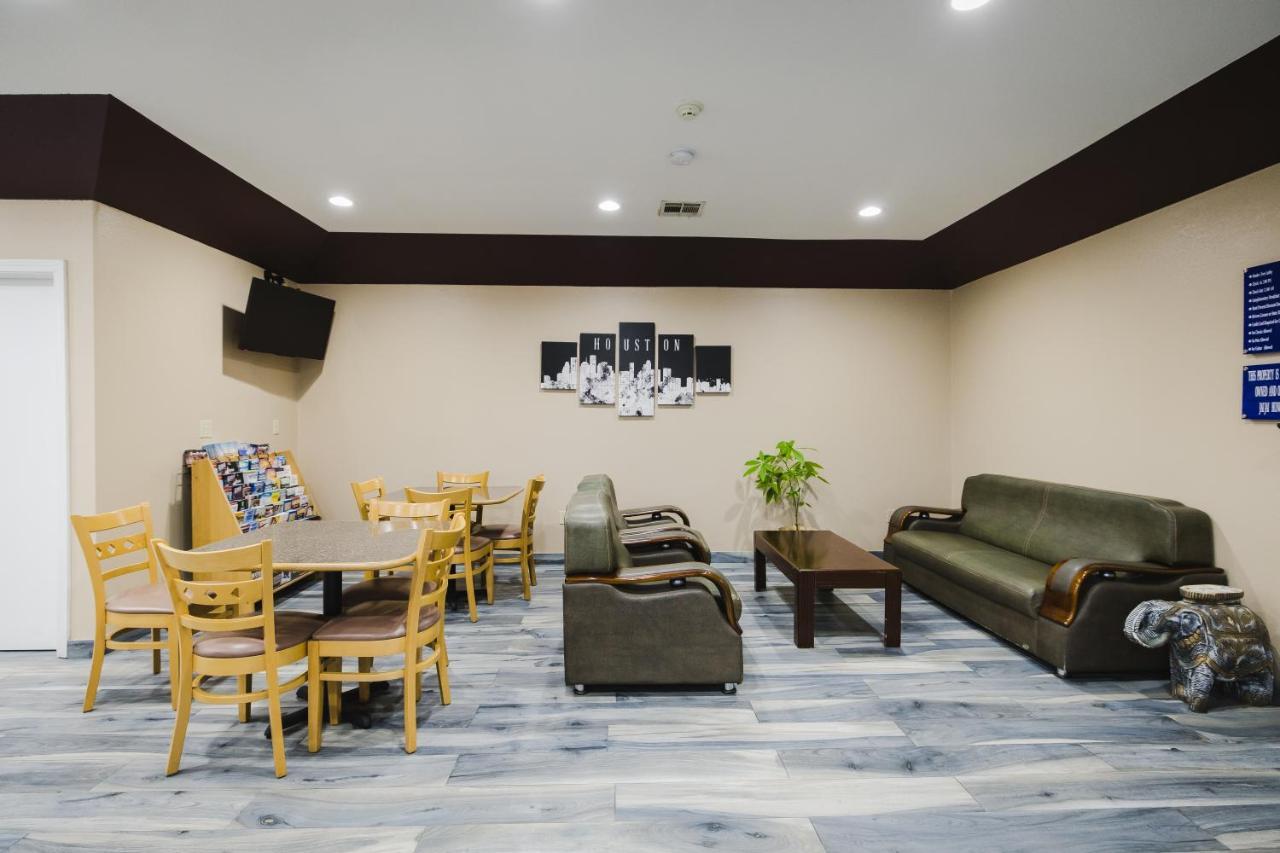 צ'אנלוויו Sapphire Inn & Suites מראה חיצוני תמונה