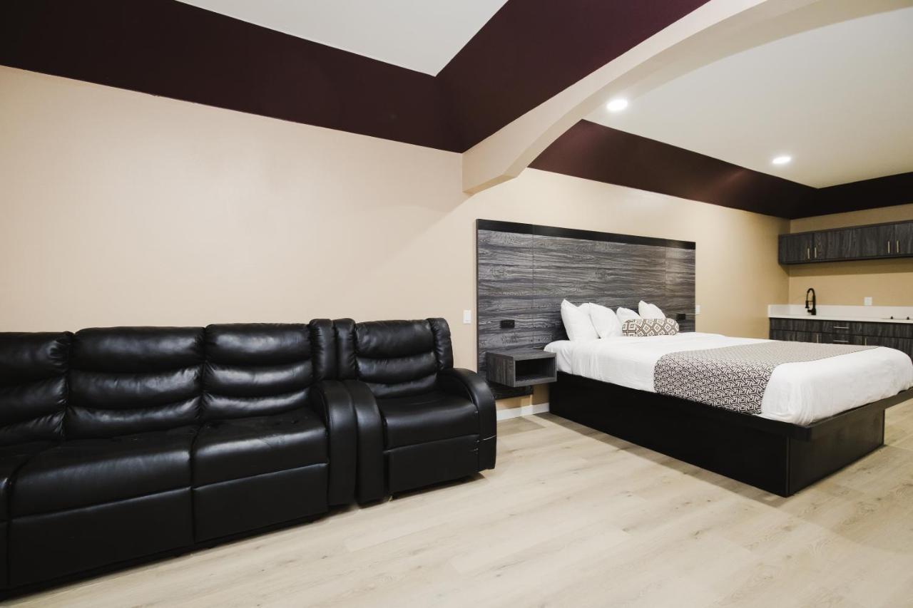 צ'אנלוויו Sapphire Inn & Suites מראה חיצוני תמונה