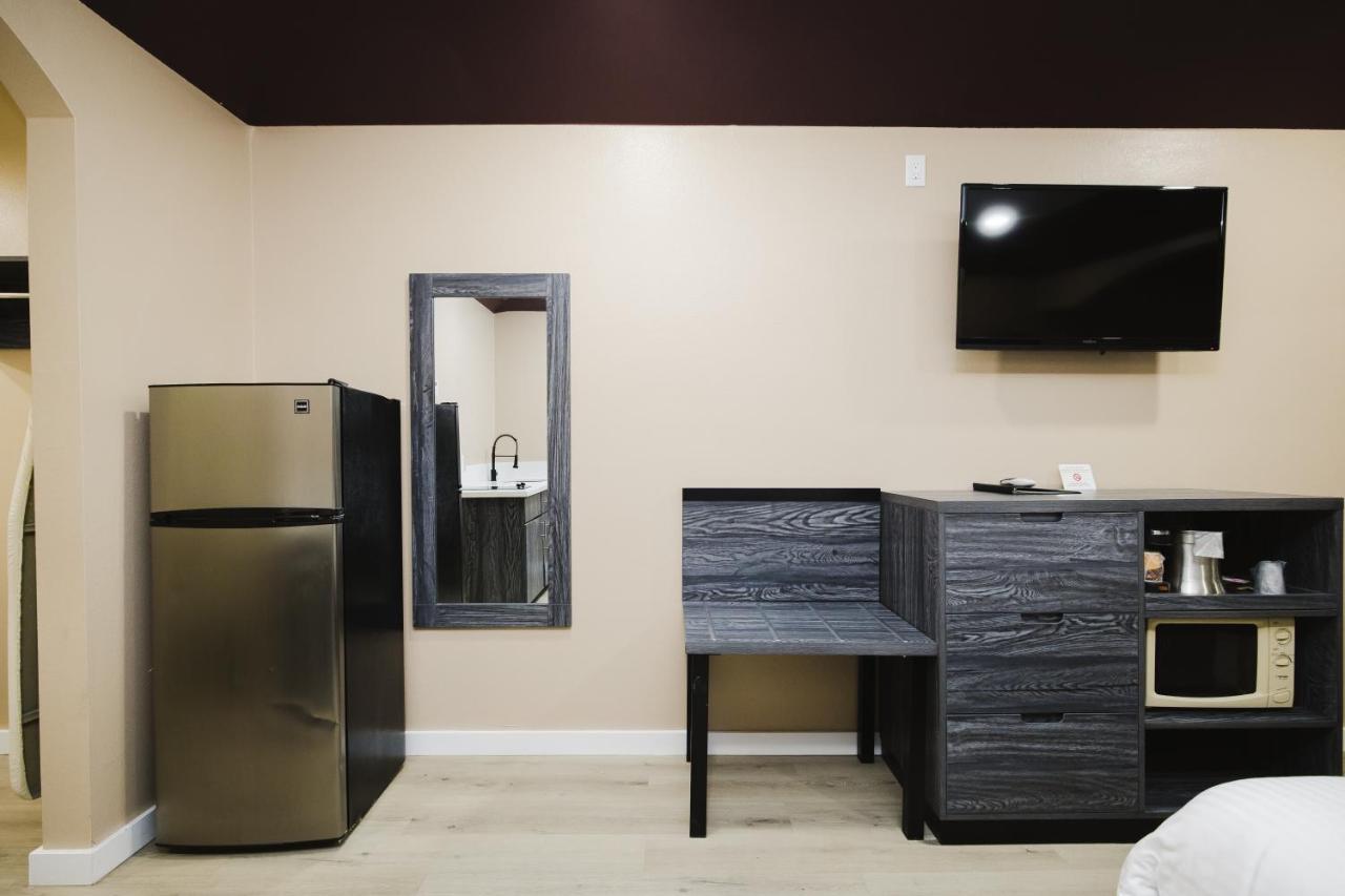 צ'אנלוויו Sapphire Inn & Suites מראה חיצוני תמונה