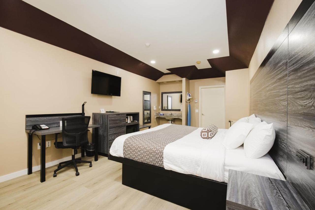 צ'אנלוויו Sapphire Inn & Suites מראה חיצוני תמונה
