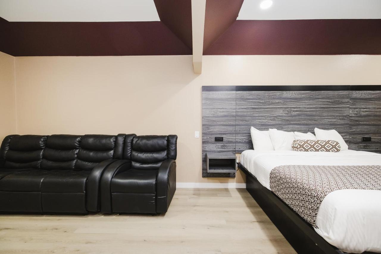 צ'אנלוויו Sapphire Inn & Suites מראה חיצוני תמונה