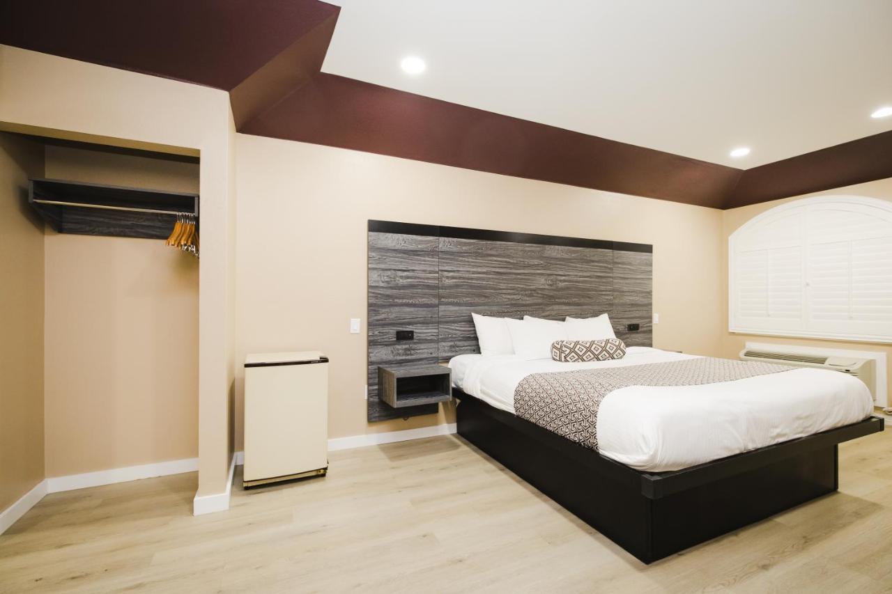צ'אנלוויו Sapphire Inn & Suites מראה חיצוני תמונה