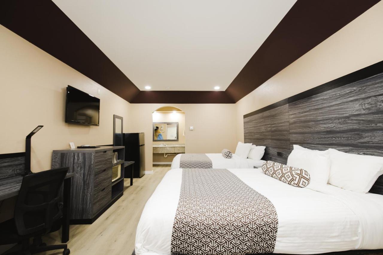 צ'אנלוויו Sapphire Inn & Suites מראה חיצוני תמונה