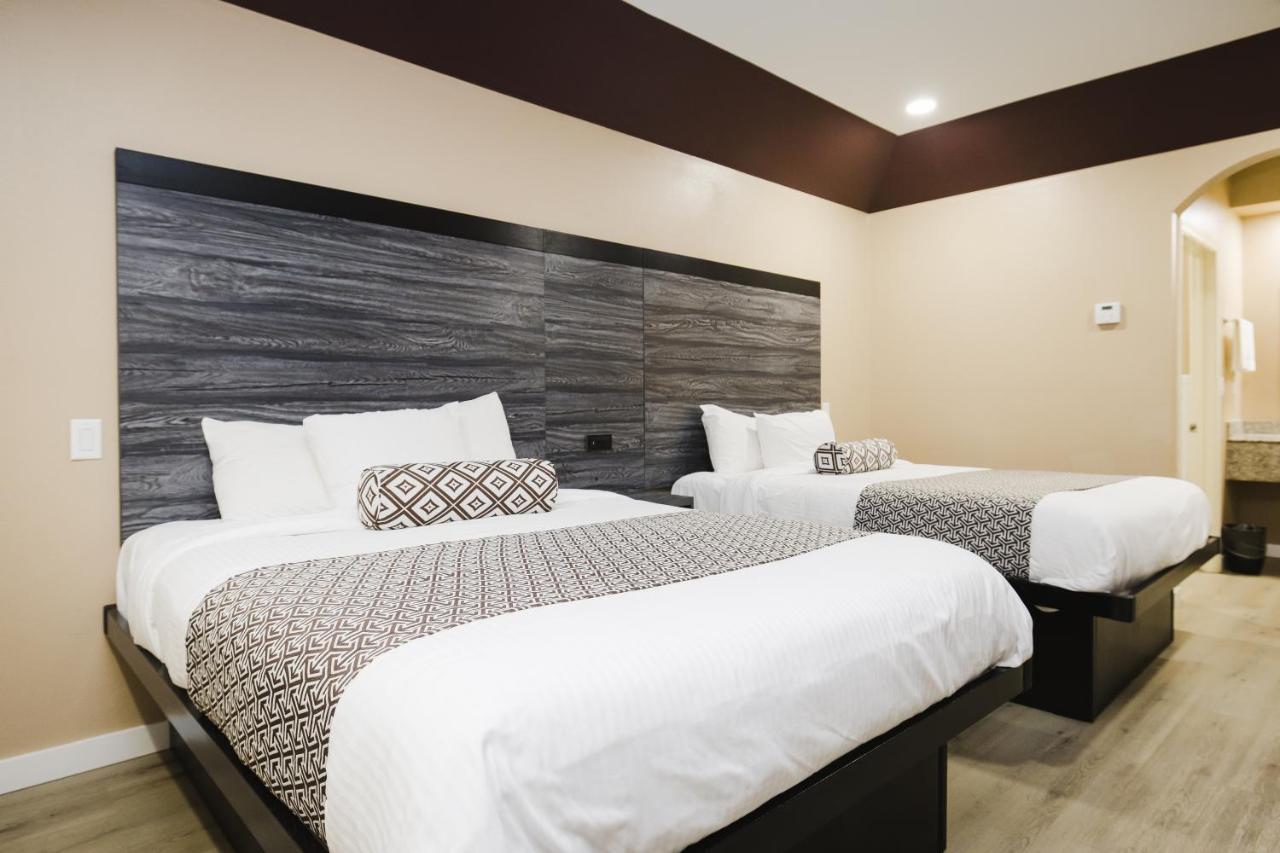 צ'אנלוויו Sapphire Inn & Suites מראה חיצוני תמונה